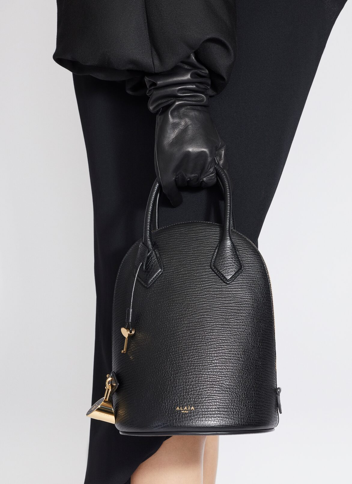 DOME 19 BAG IN CALFSKIN ALAÏA BLACK DOME 19 BAG IN CALFSKIN